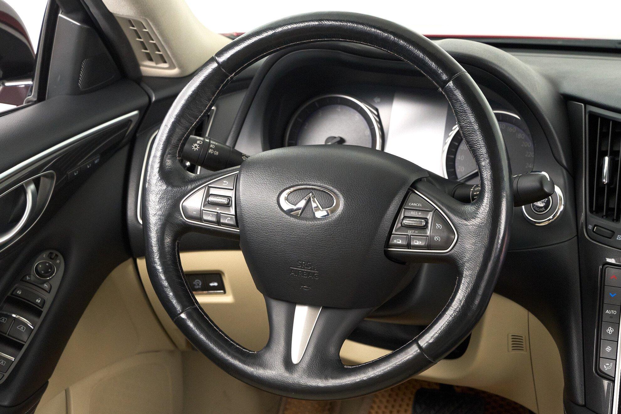Infiniti Q50 2016, красный