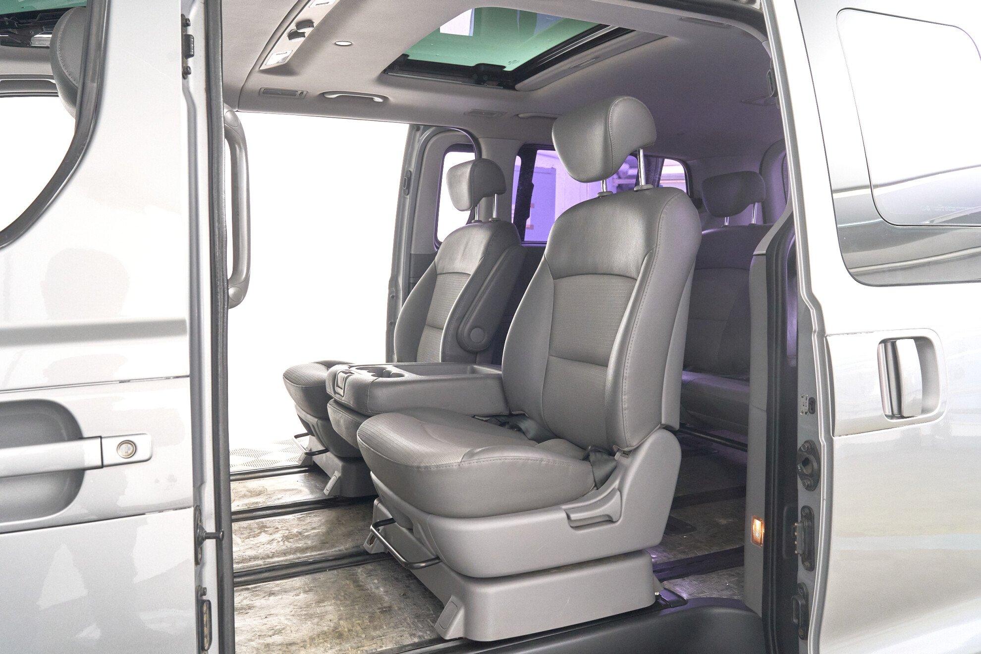 Hyundai Grand Starex 2012, серебряный
