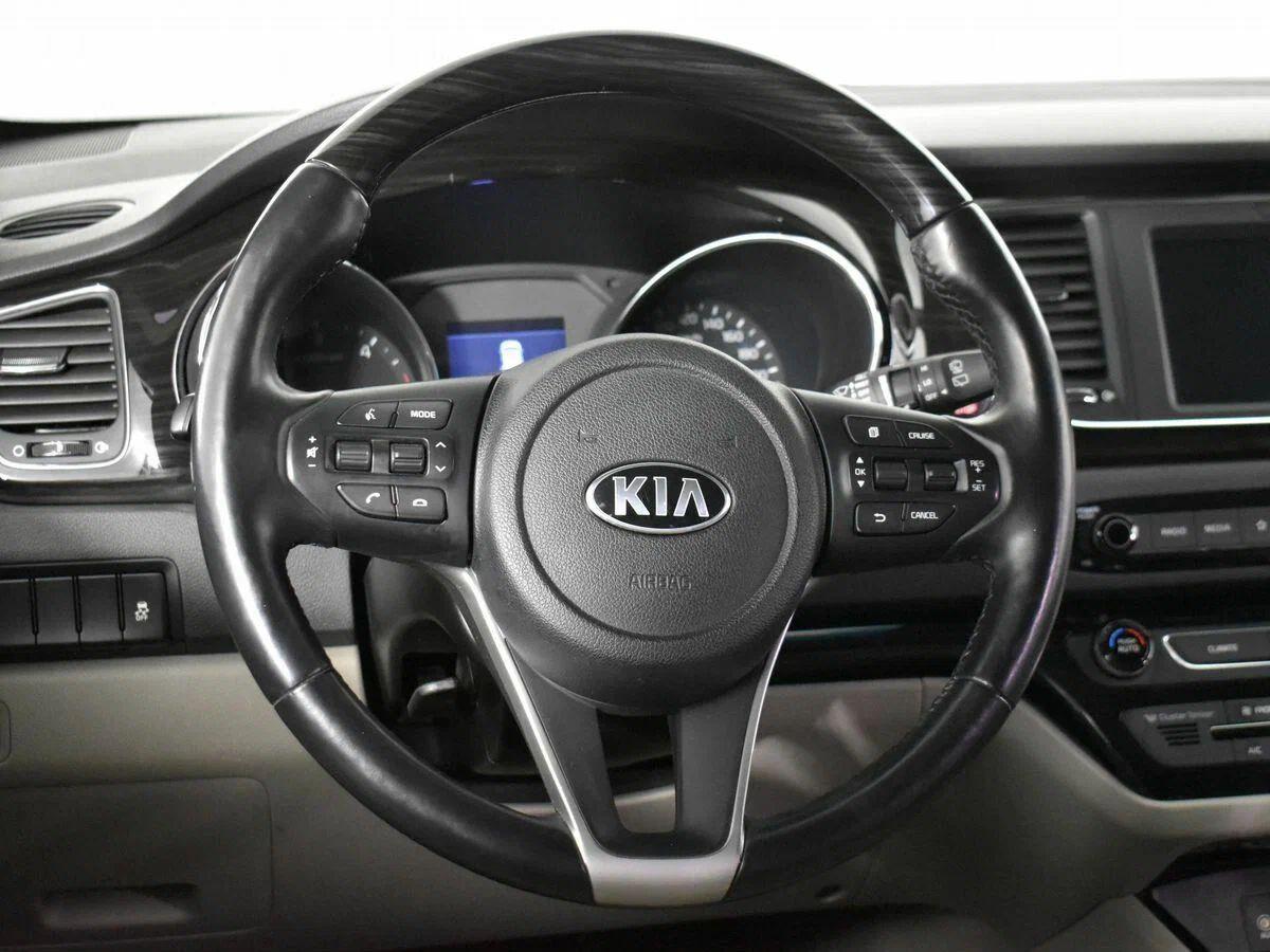 Kia Carnival 2016, серый