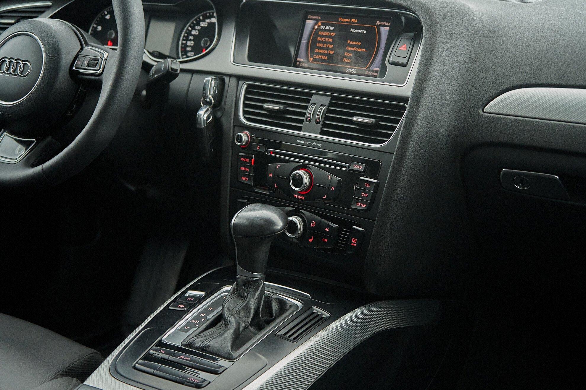 Audi A4 2014, черный