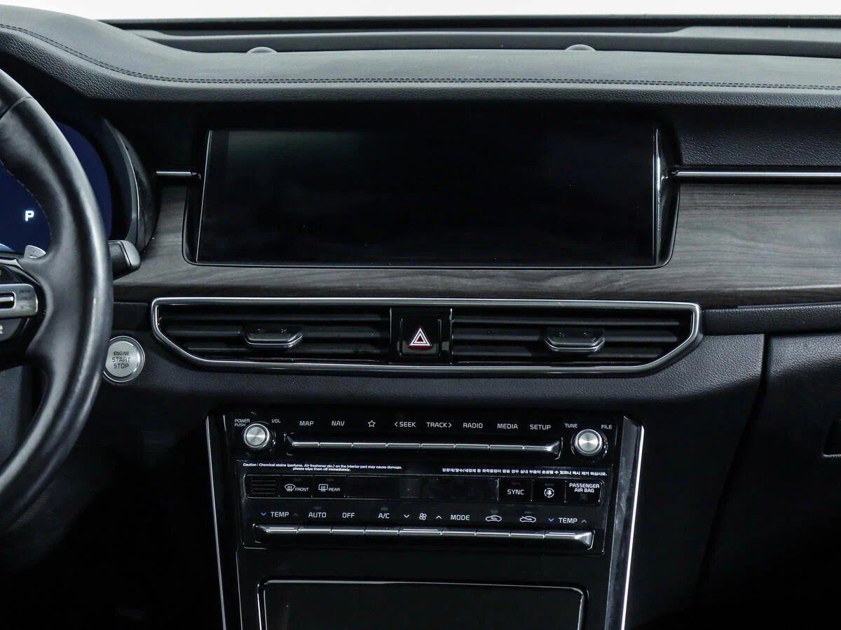 Kia K7 2019, белый