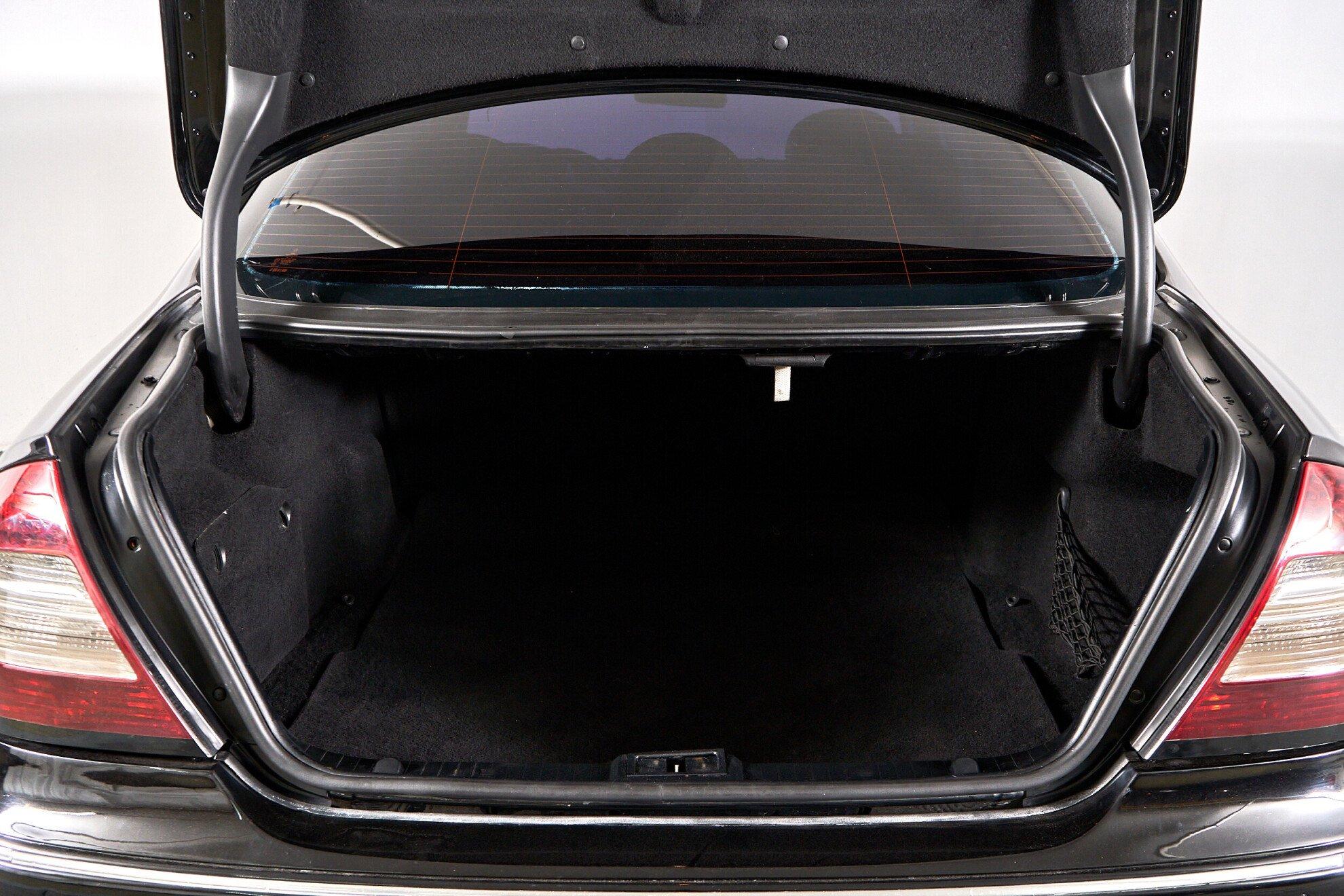 Mercedes-Benz E-Класс 2008, черный