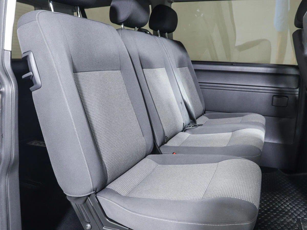 Volkswagen Multivan 2012, белый