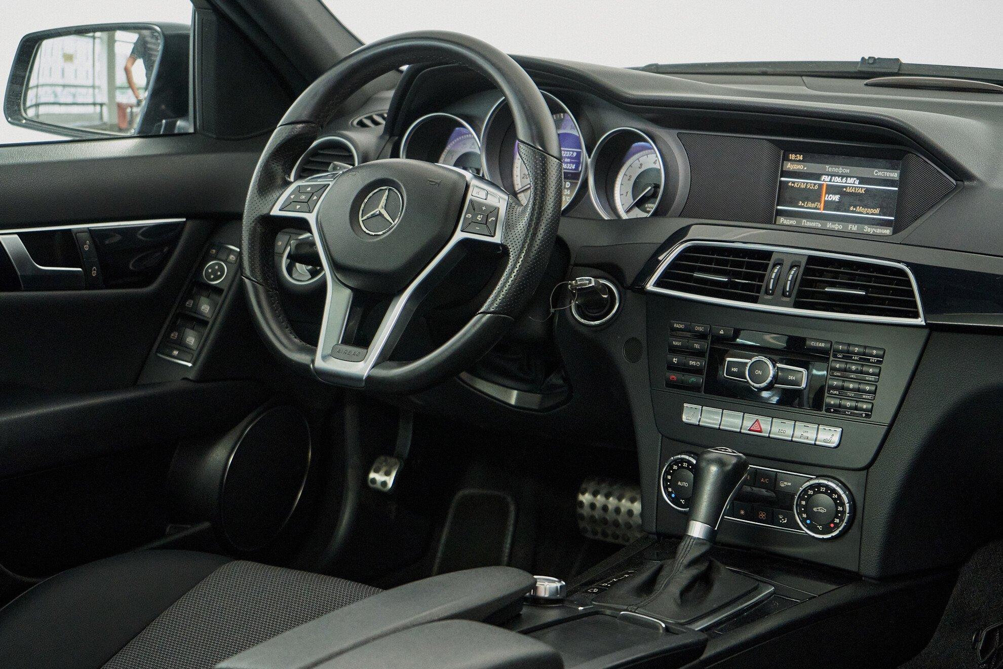 Mercedes-Benz C-Класс 2012, черный