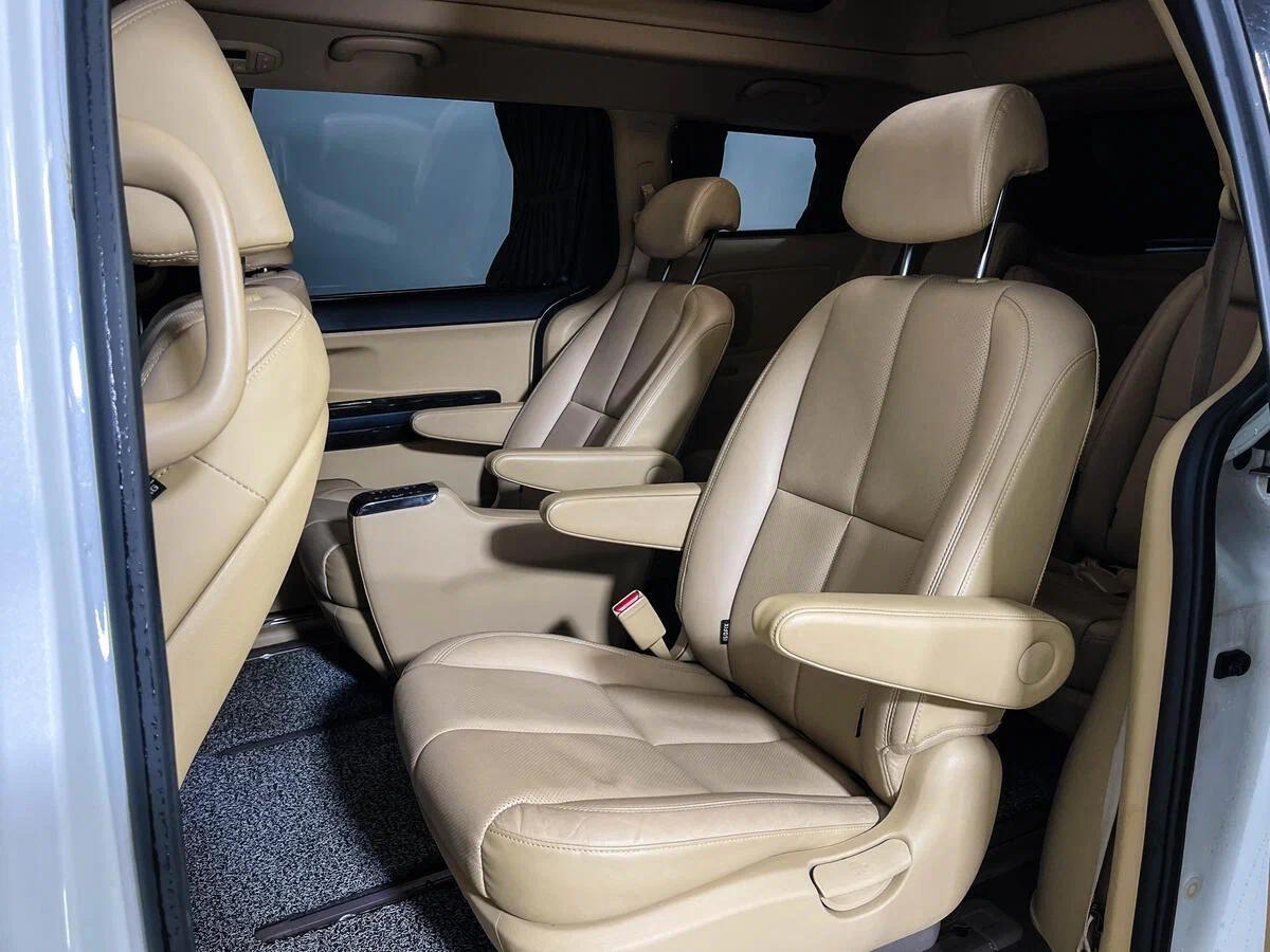 Kia Carnival 2020, белый