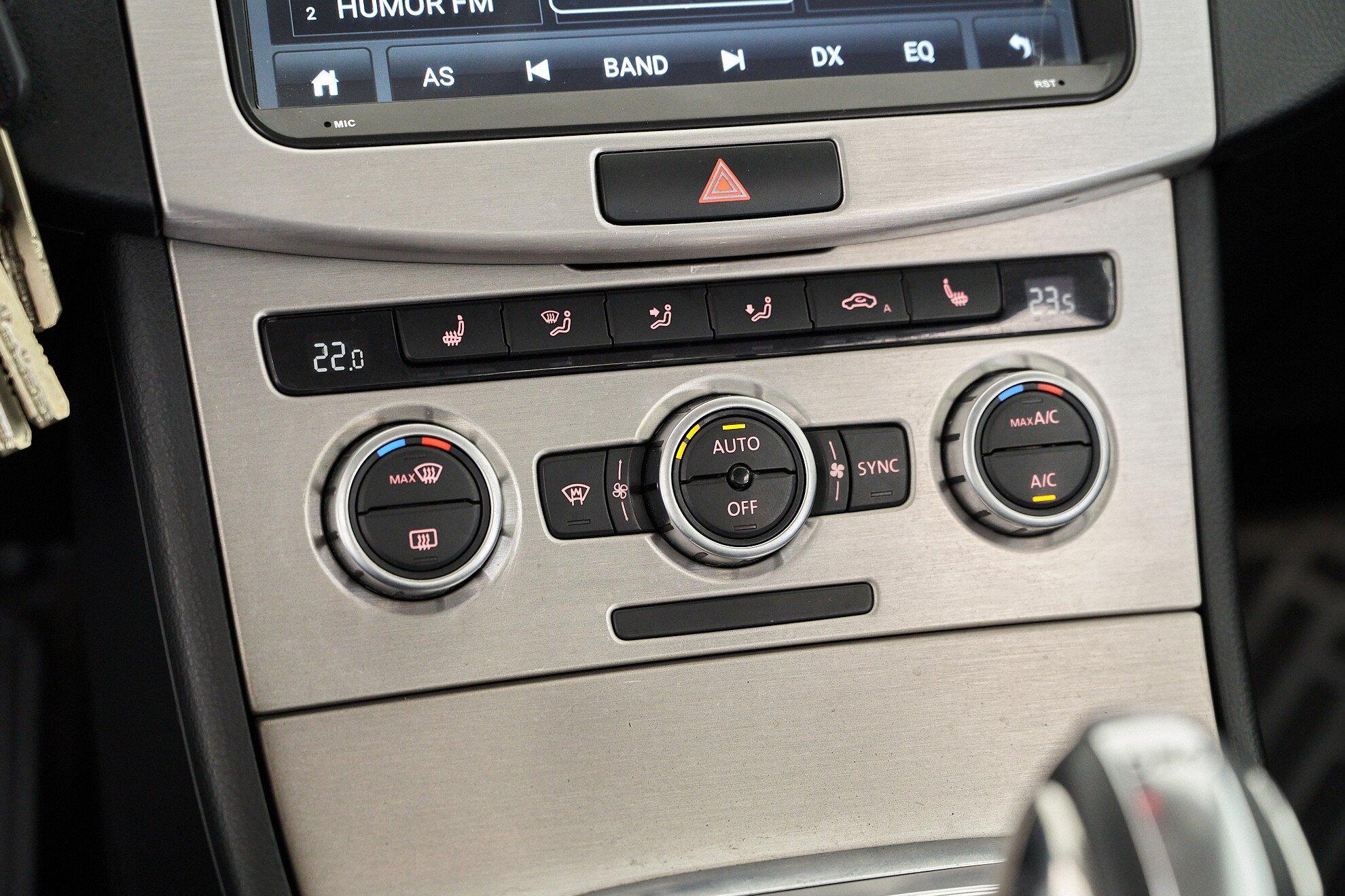 Volkswagen Passat 2012, белый