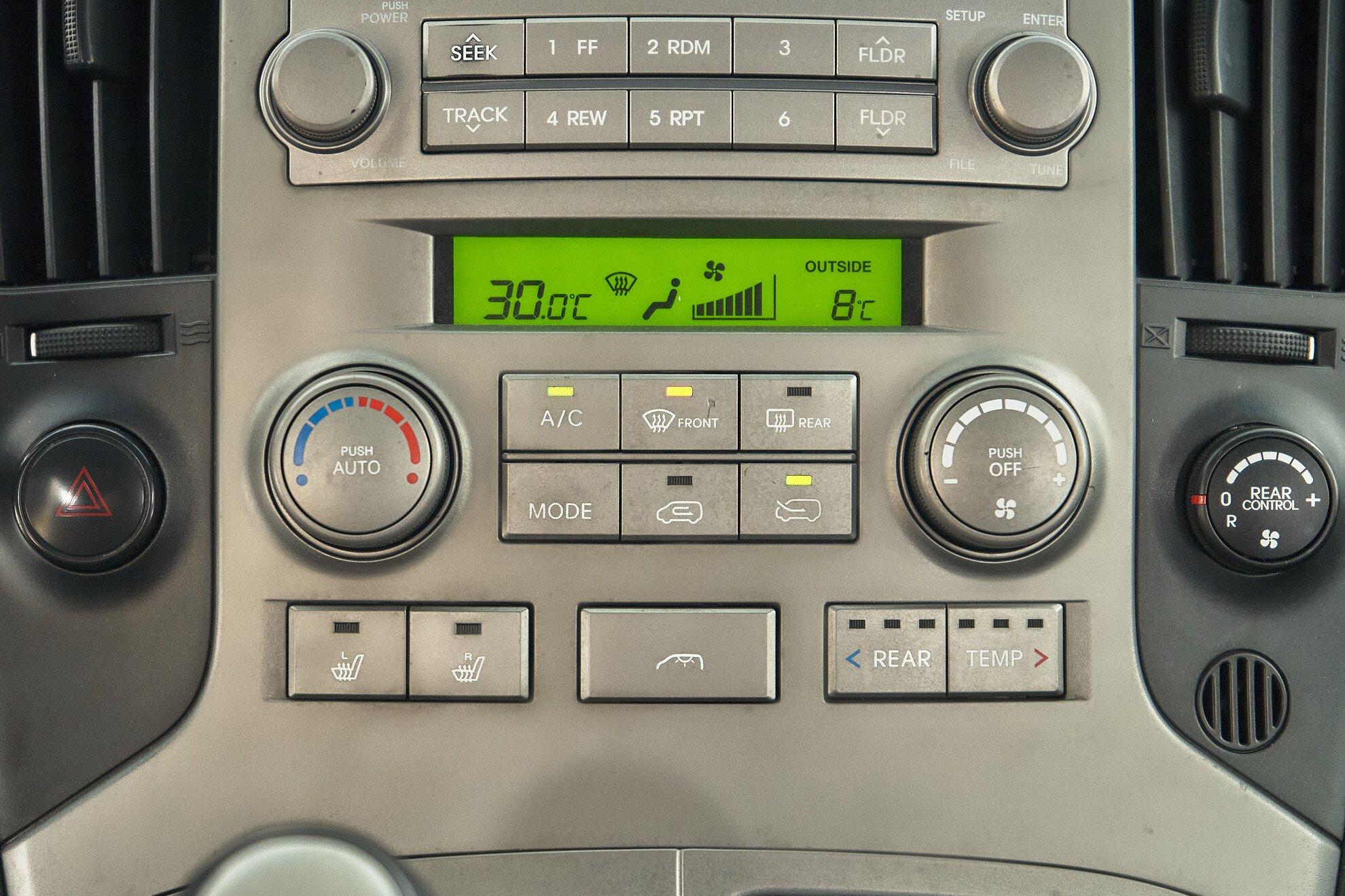 Hyundai Grand Starex 2010, серебряный