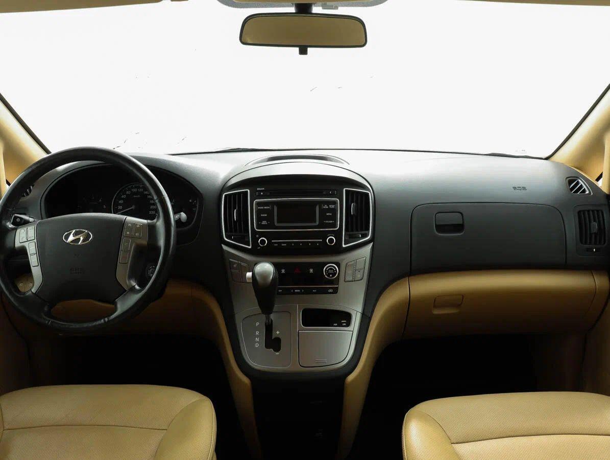 Hyundai H-1 2015, серебряный