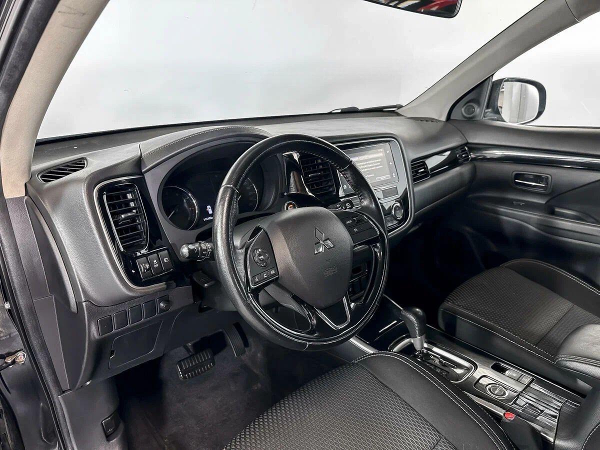 Mitsubishi Outlander 2019, черный