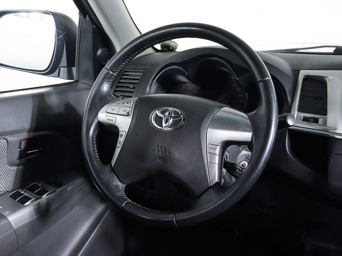 Toyota Hilux 2013, синий