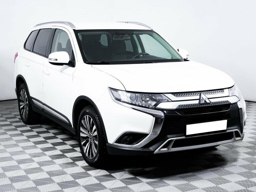 Mitsubishi Outlander 2019, белый