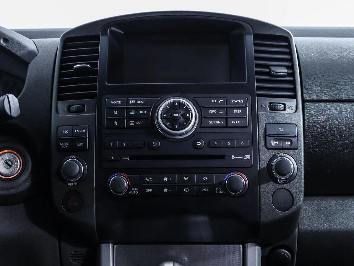 Nissan Navara (Frontier) 2012, коричневый