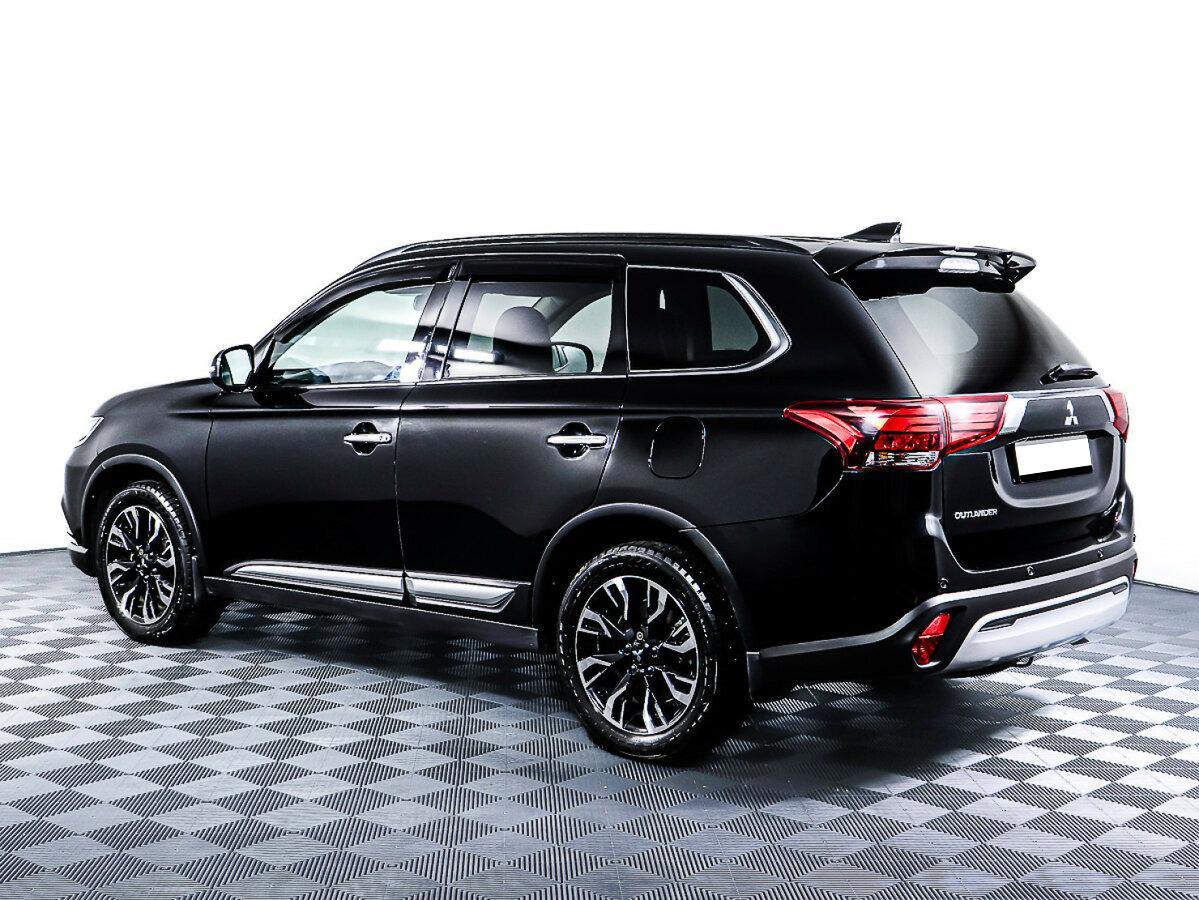 Mitsubishi Outlander 2022, черный