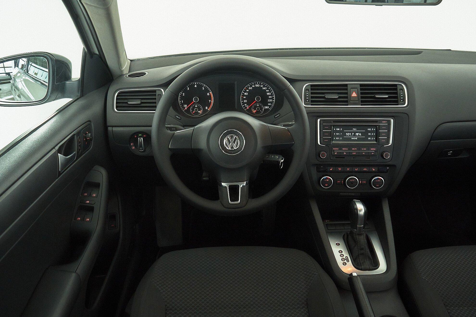 Volkswagen Jetta 2014, белый