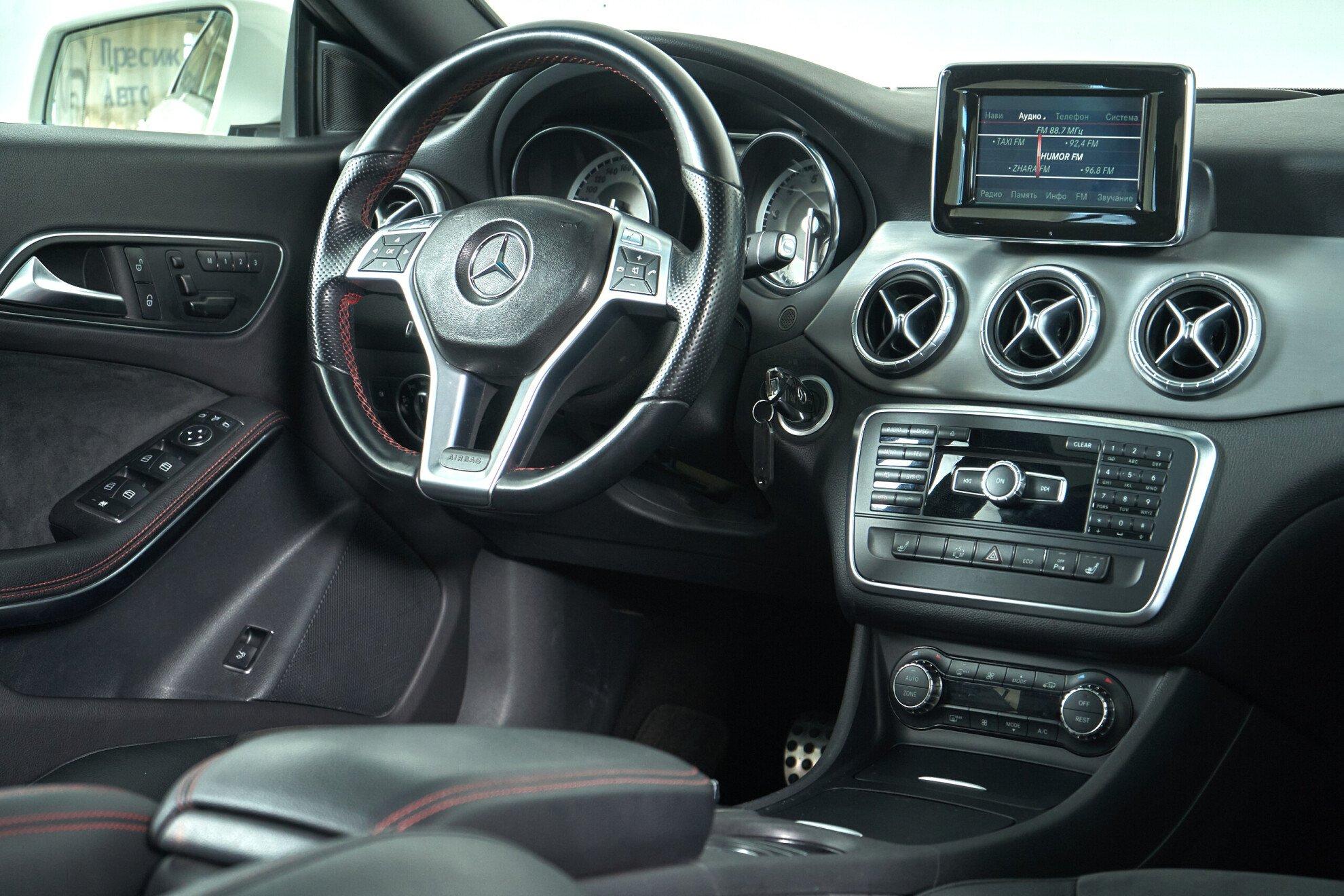 Mercedes-Benz CLA 2013, белый