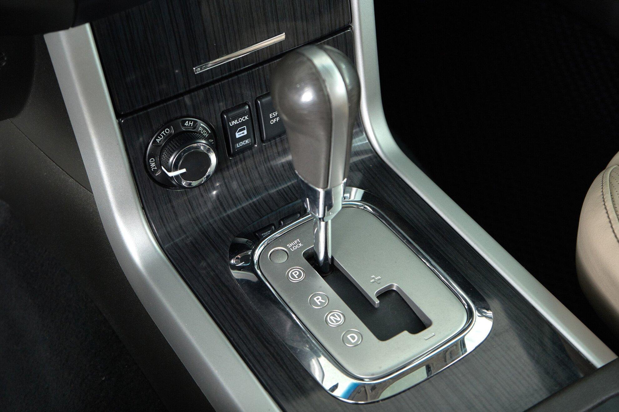 Nissan Pathfinder 2012, белый