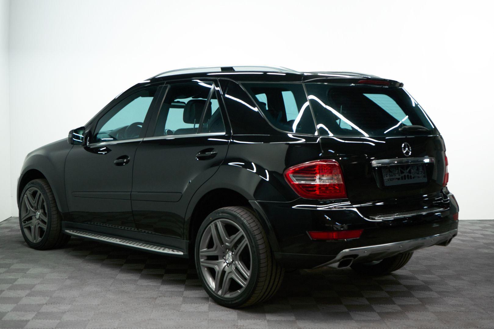 Mercedes-Benz M-Класс 2010, черный