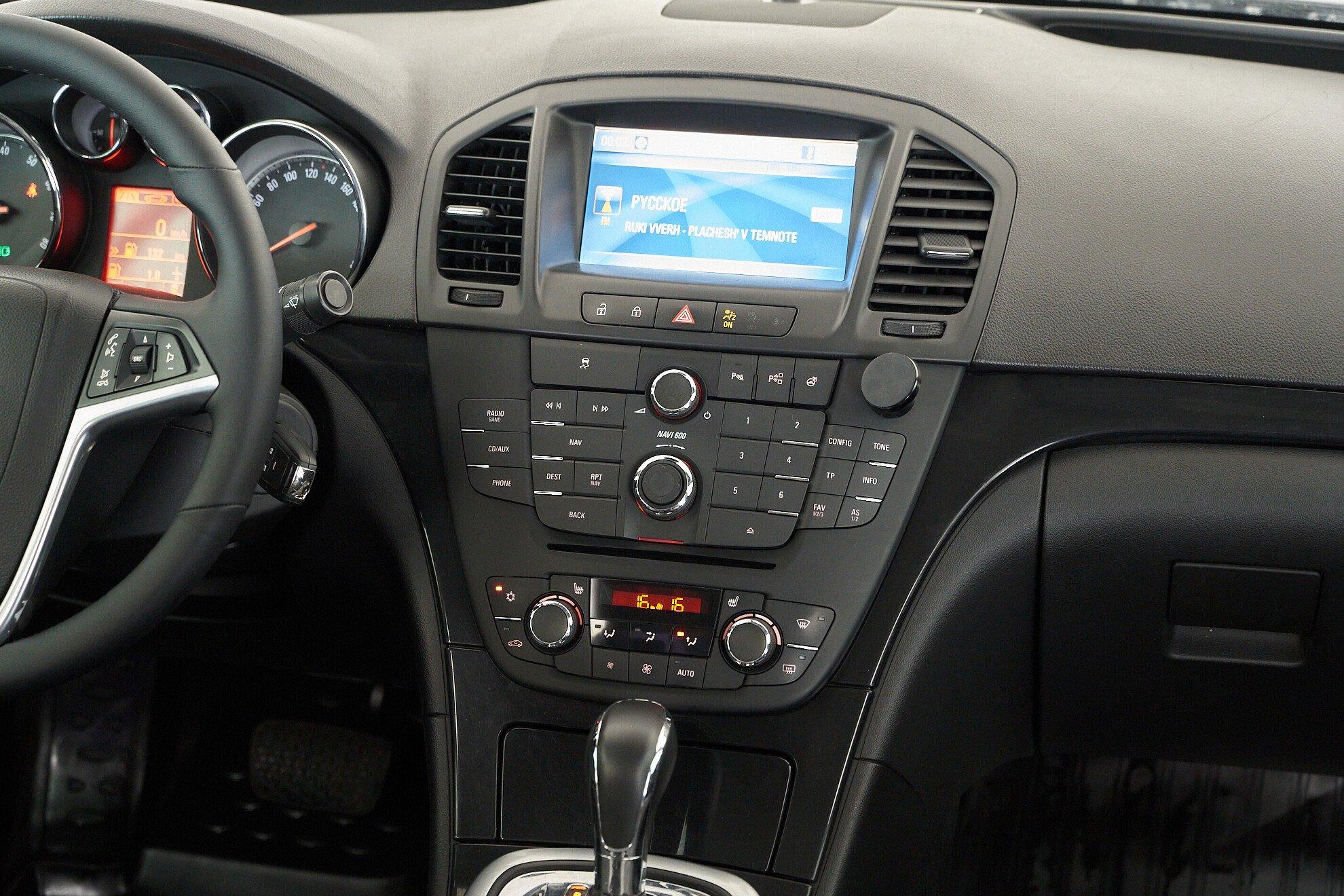 Opel Insignia 2012, черный