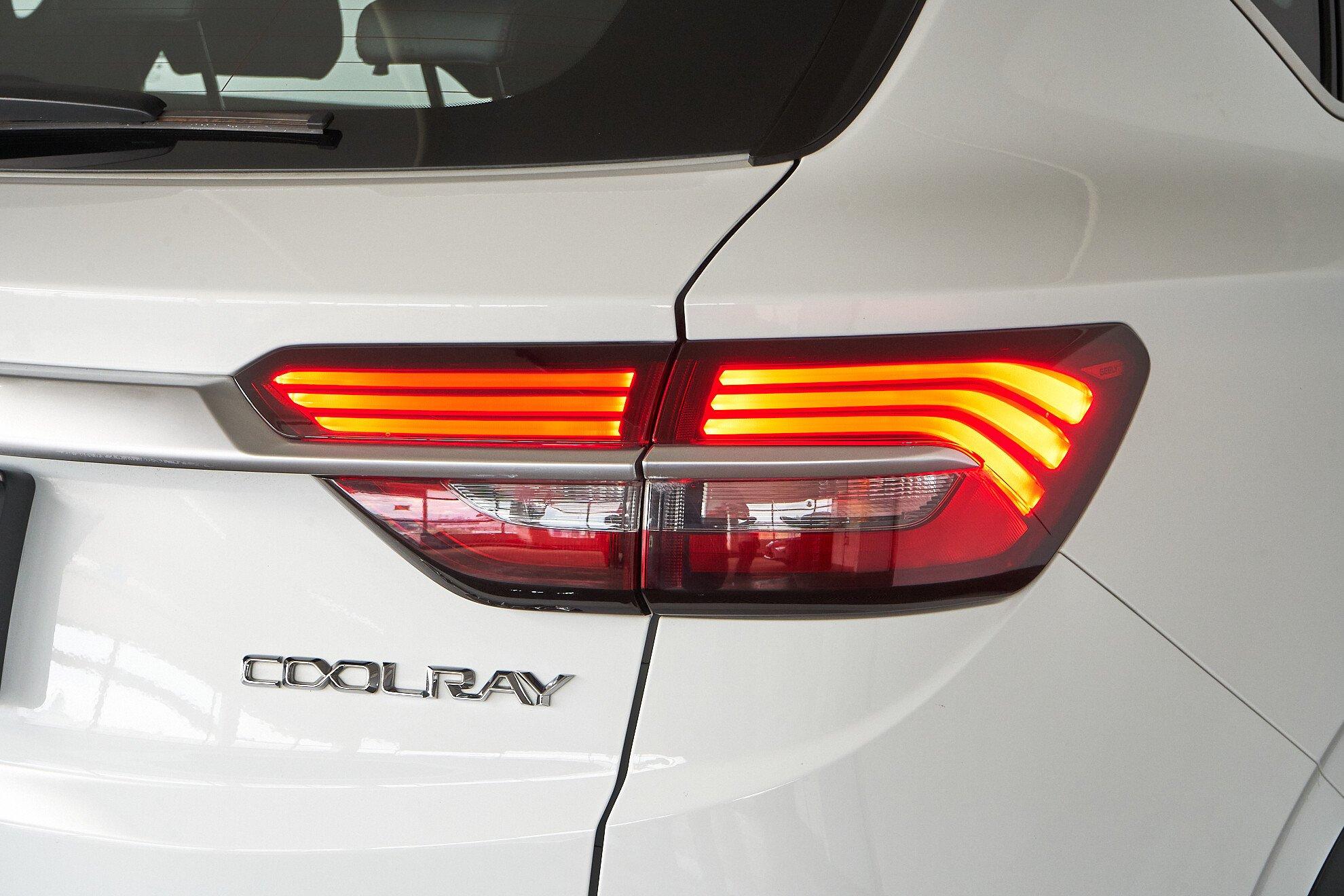 Geely Coolray 2022, белый