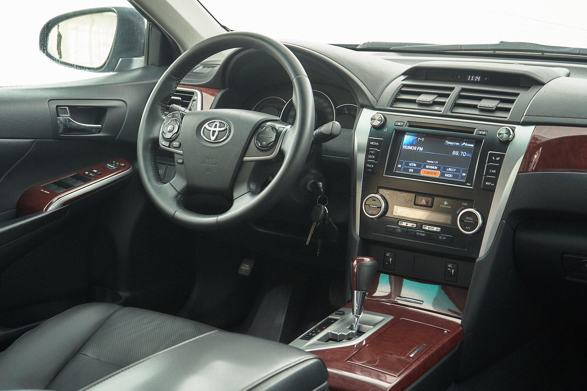 Toyota Camry 2014, черный