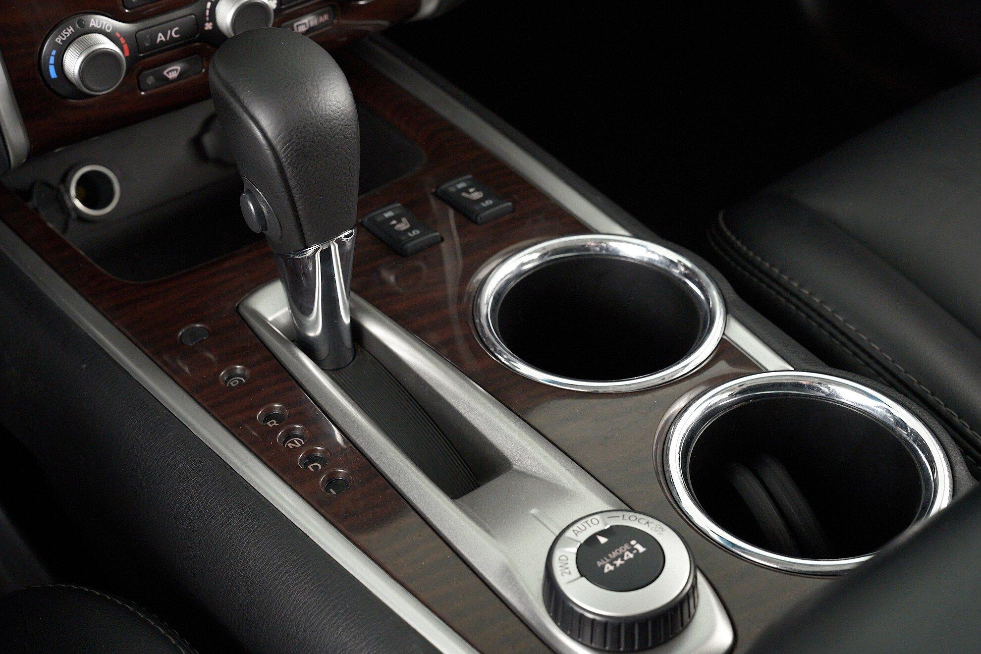 Nissan Pathfinder 2015, черный