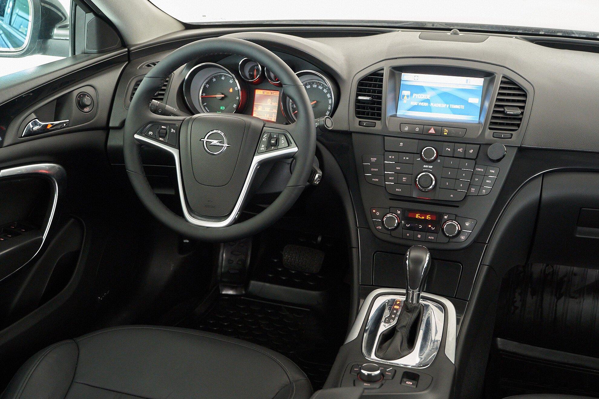 Opel Insignia 2012, черный