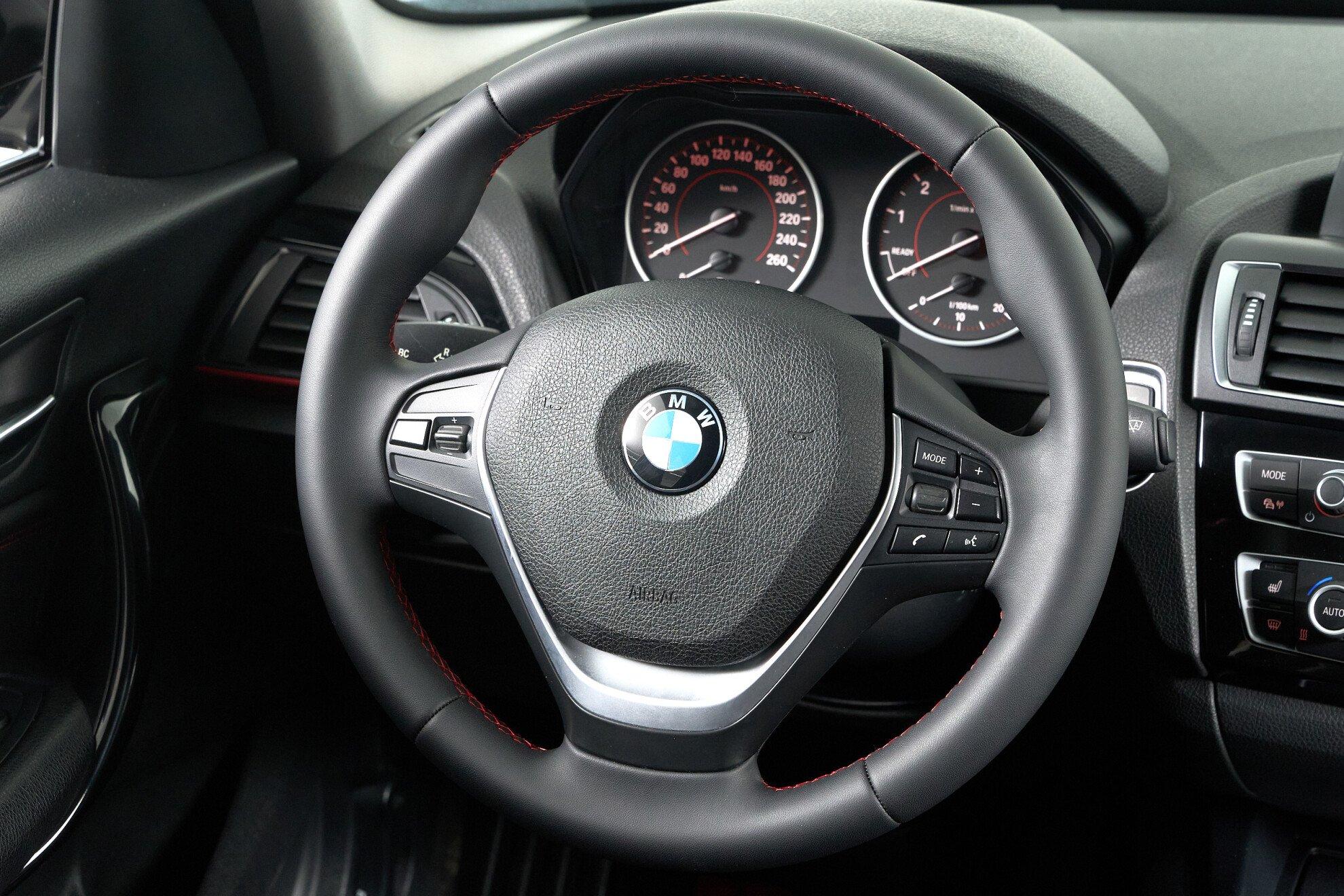 BMW 1 серии 2017, синий