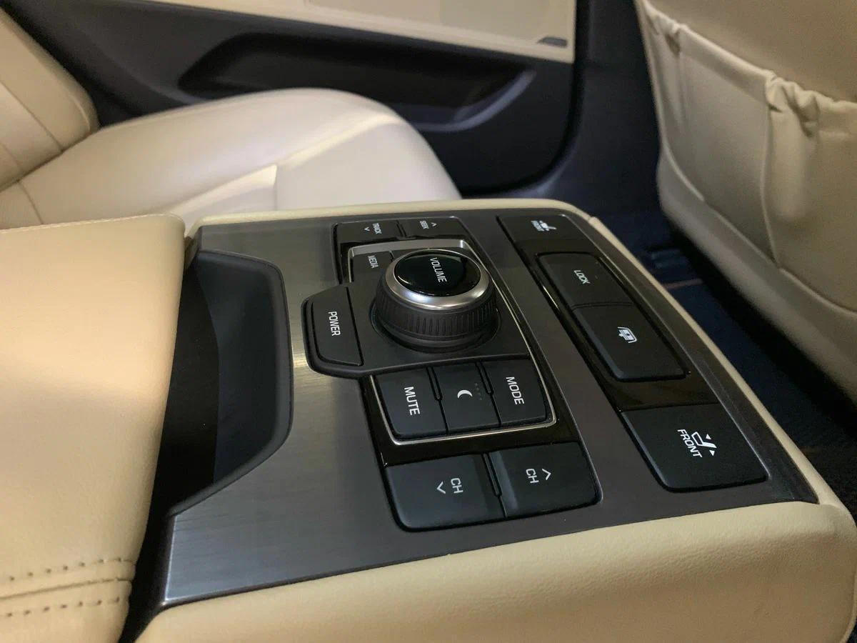 Genesis G80 2018, серый