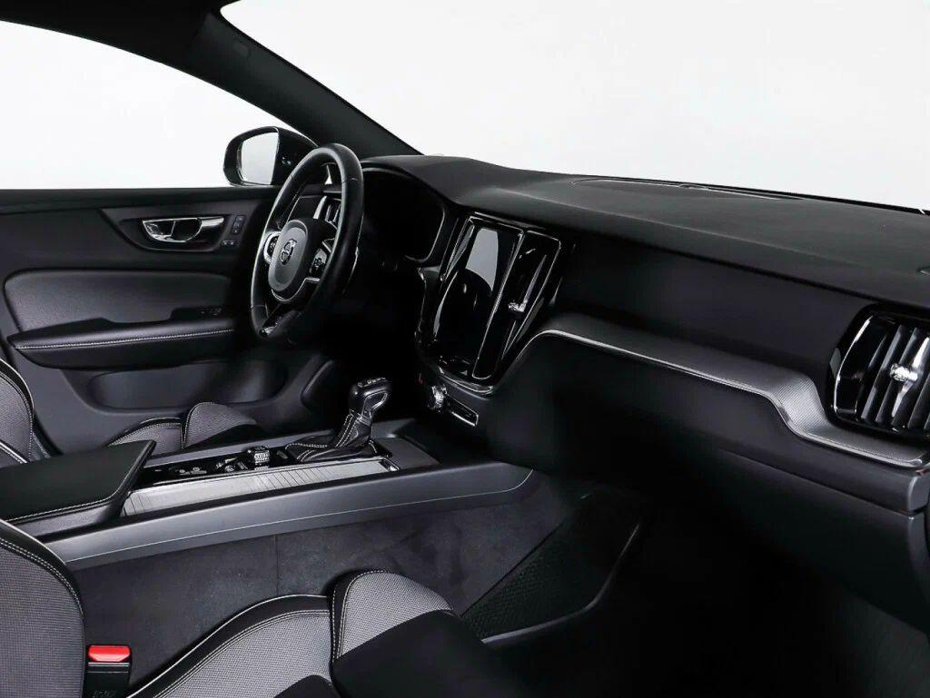 Volvo S60 2020, красный