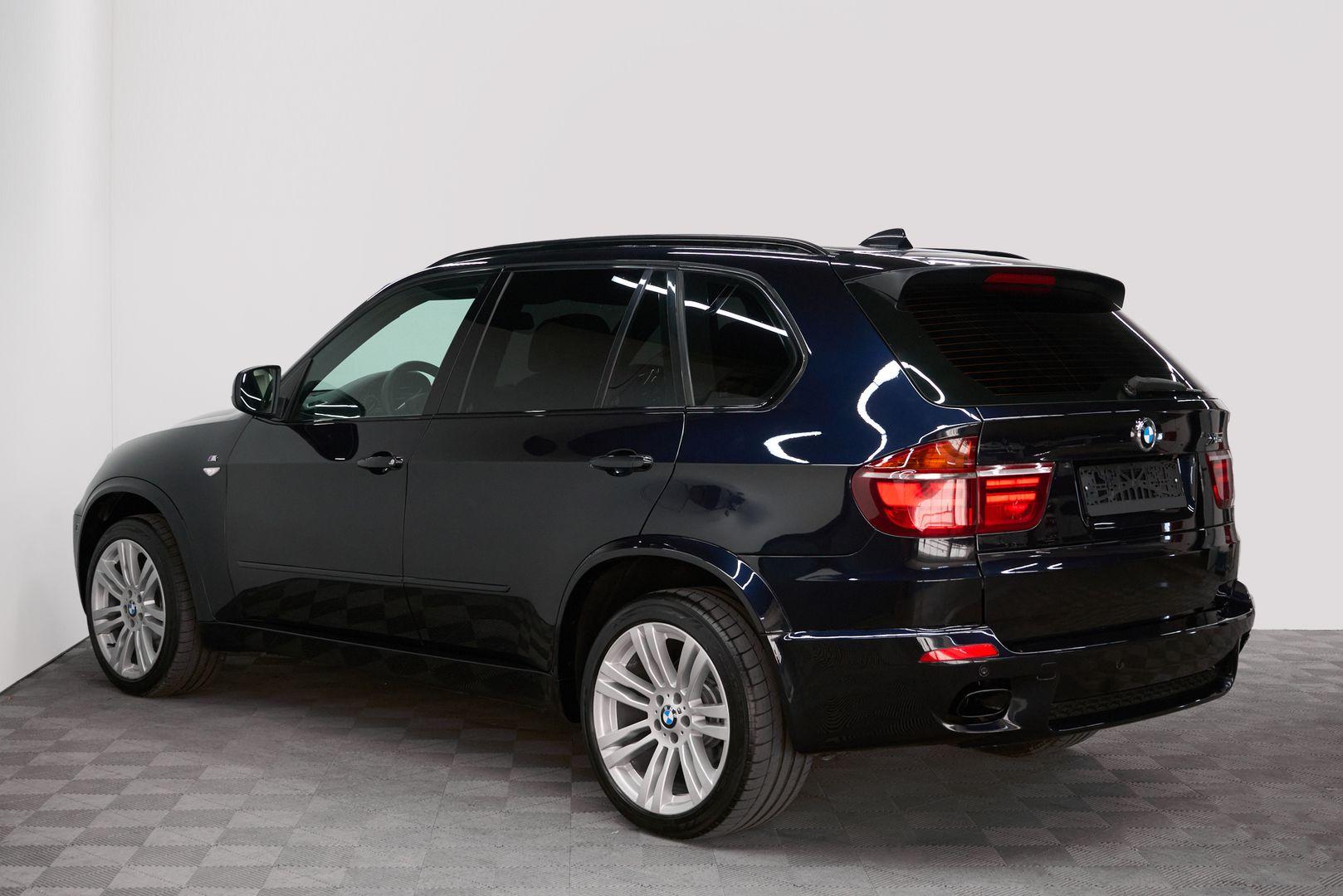 BMW X5 2010, черный