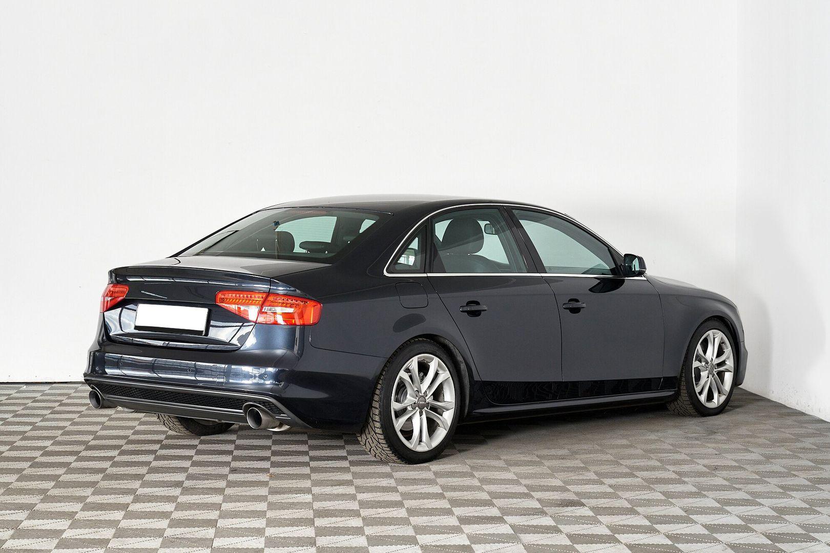 Audi A4 2013, черный