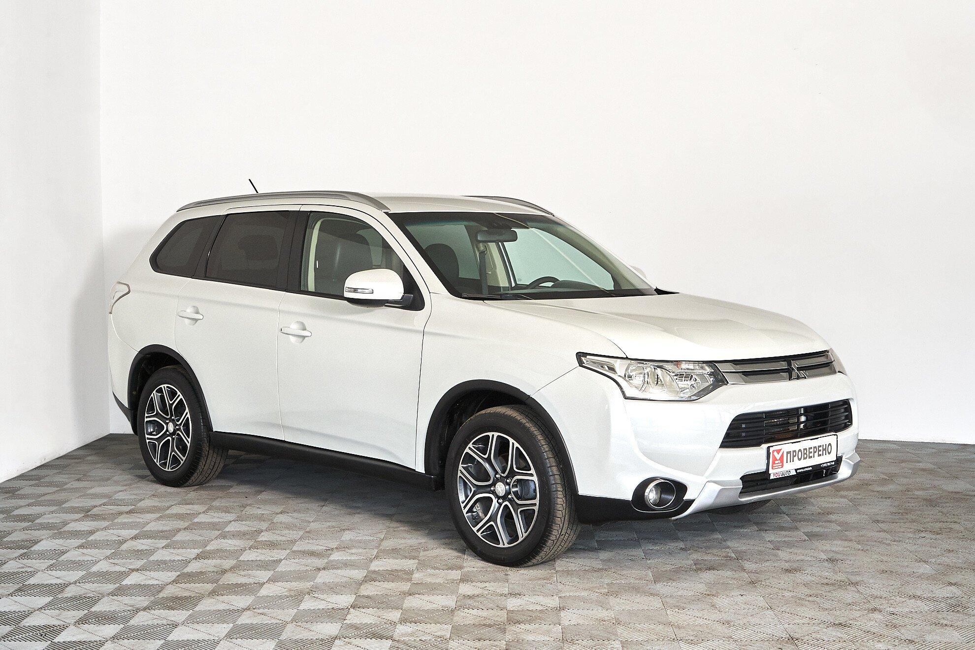 Mitsubishi Outlander 2014, белый