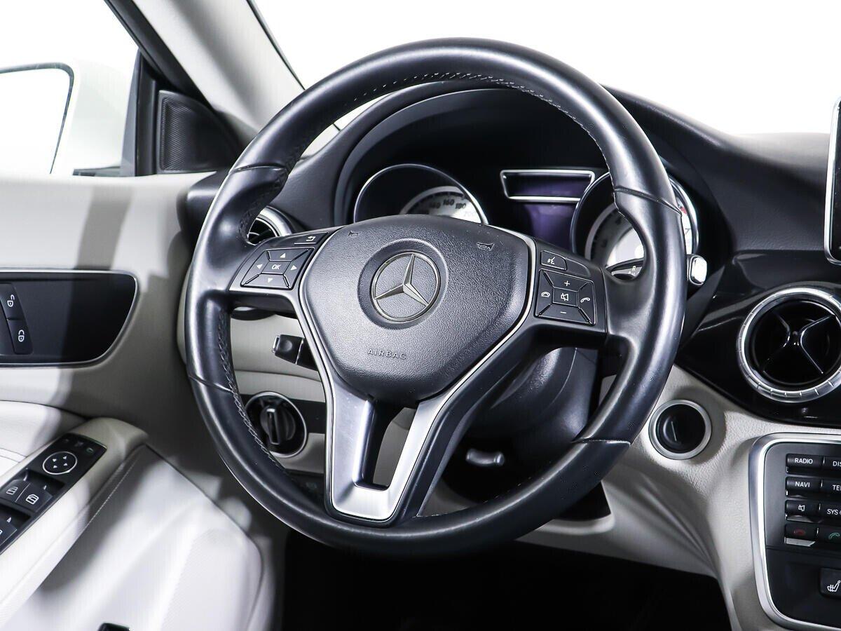 Mercedes-Benz CLA 2015, белый