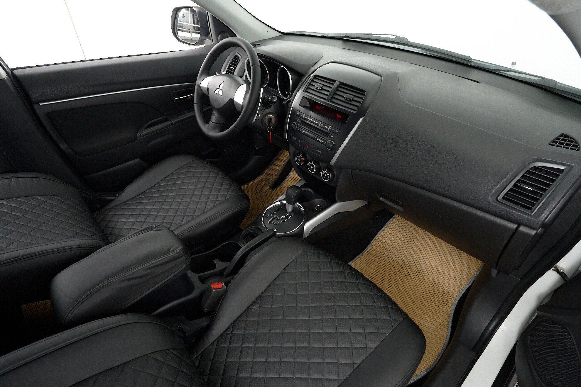 Mitsubishi ASX 2012, белый