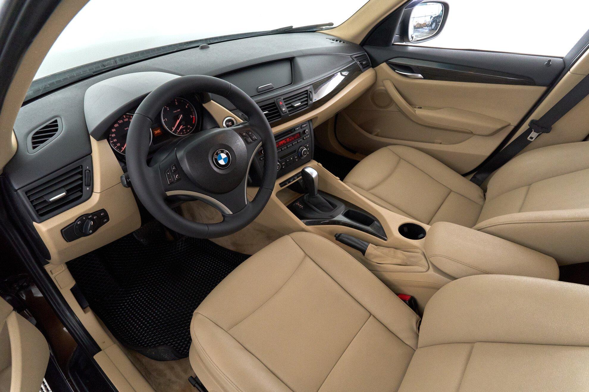 BMW X1 2012, коричневый