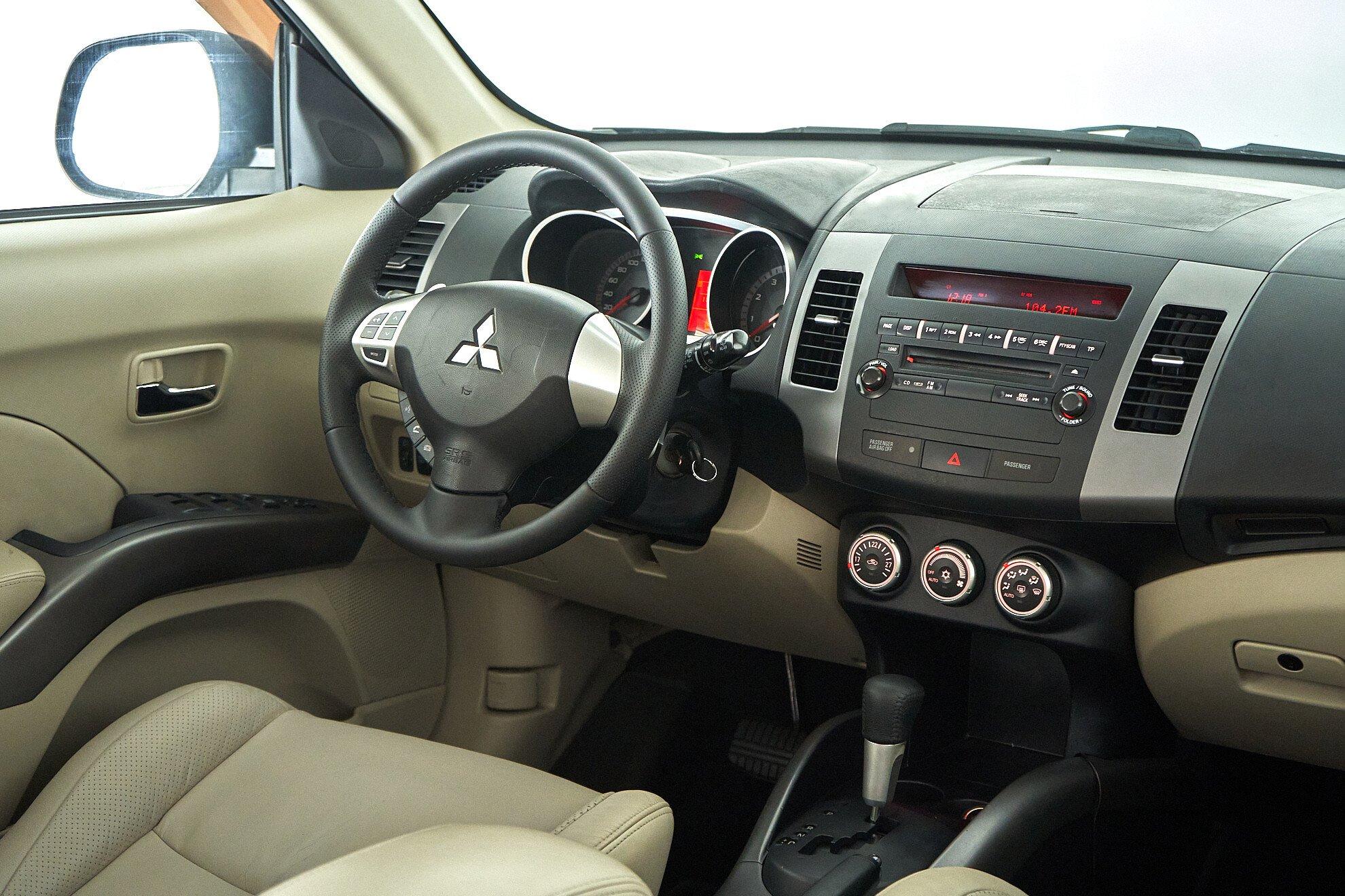 Mitsubishi Outlander 2008, черный