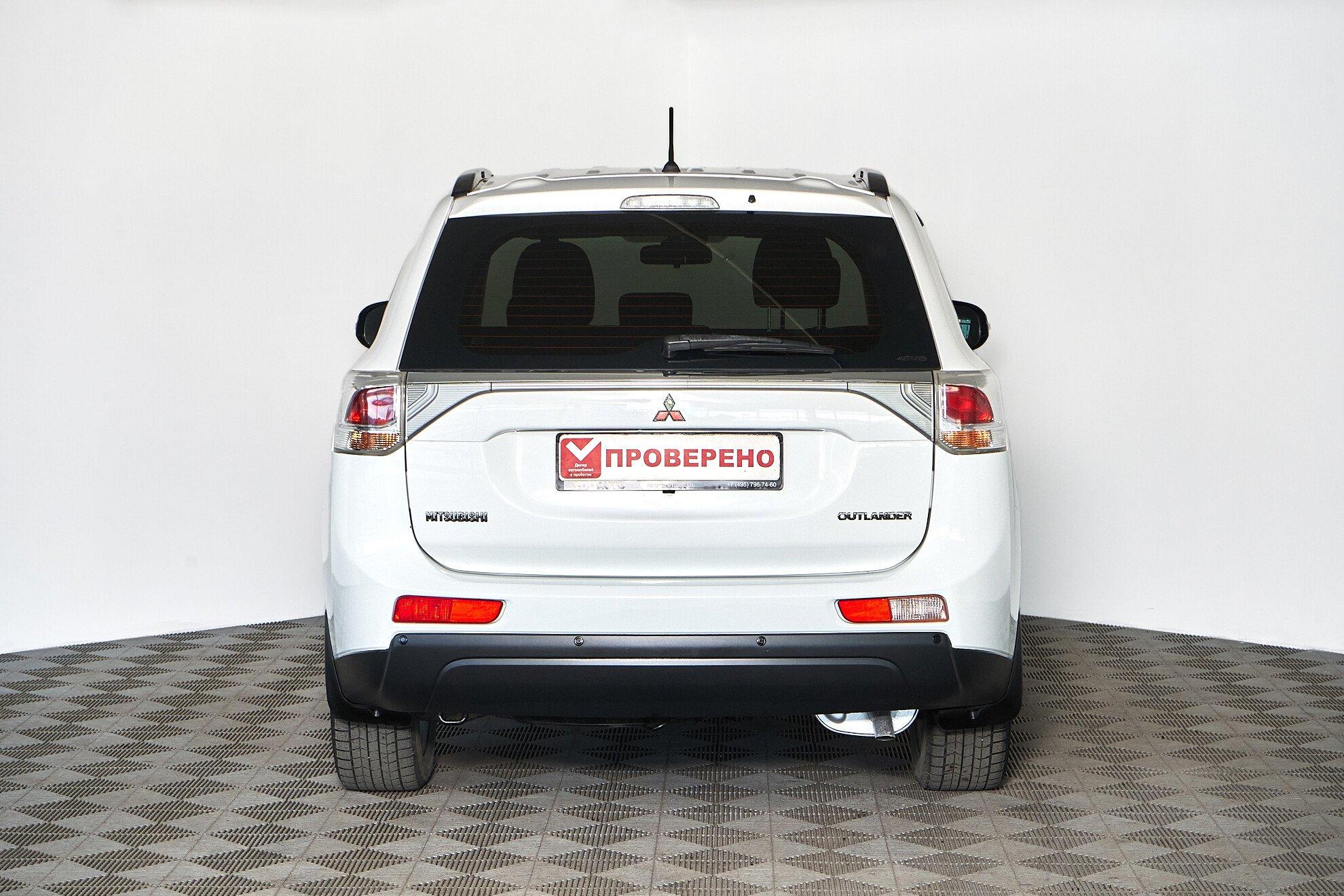 Mitsubishi Outlander 2013, белый