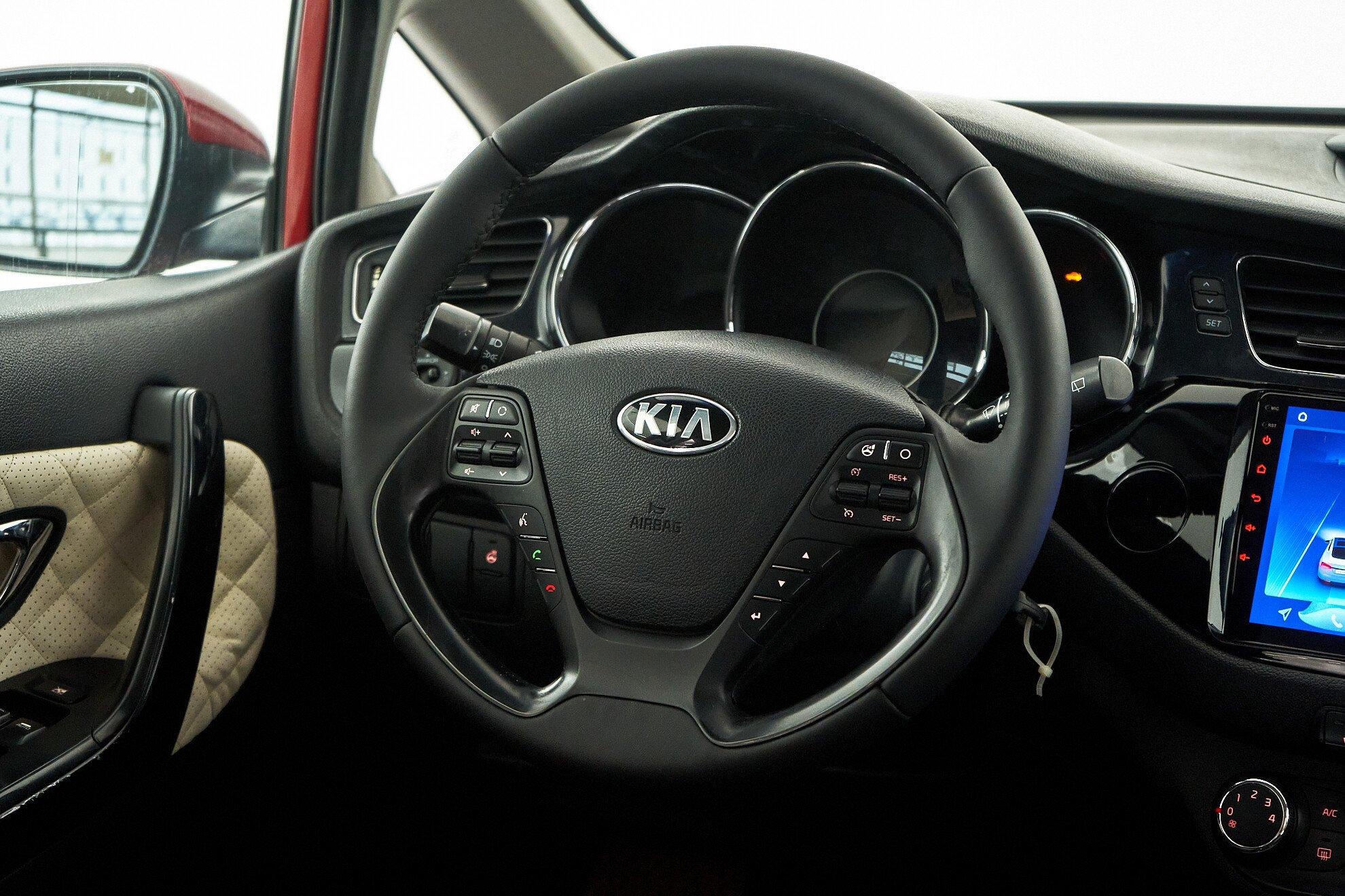 Kia Ceed 2012, красный