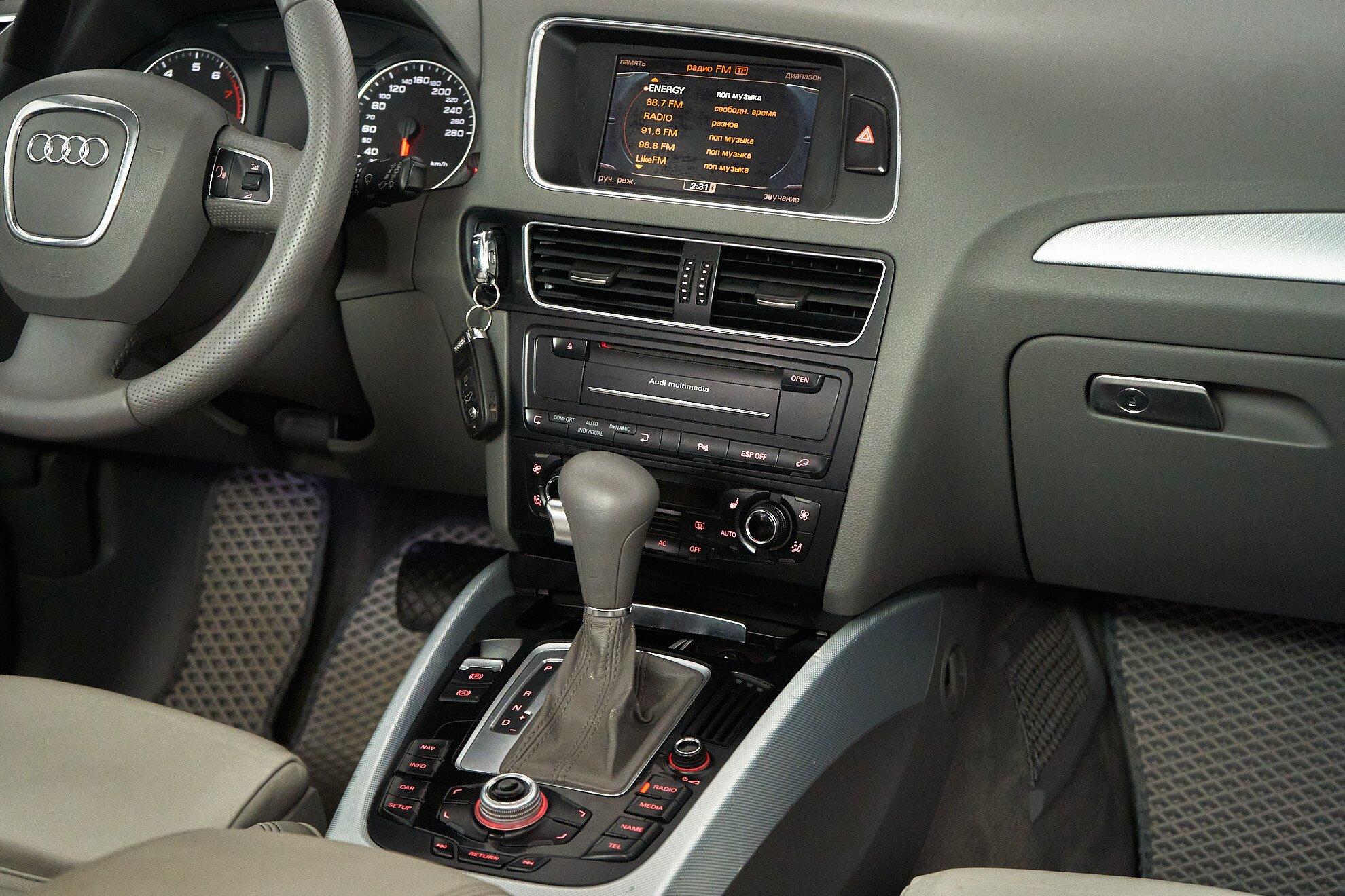 Audi Q5 2011, серый