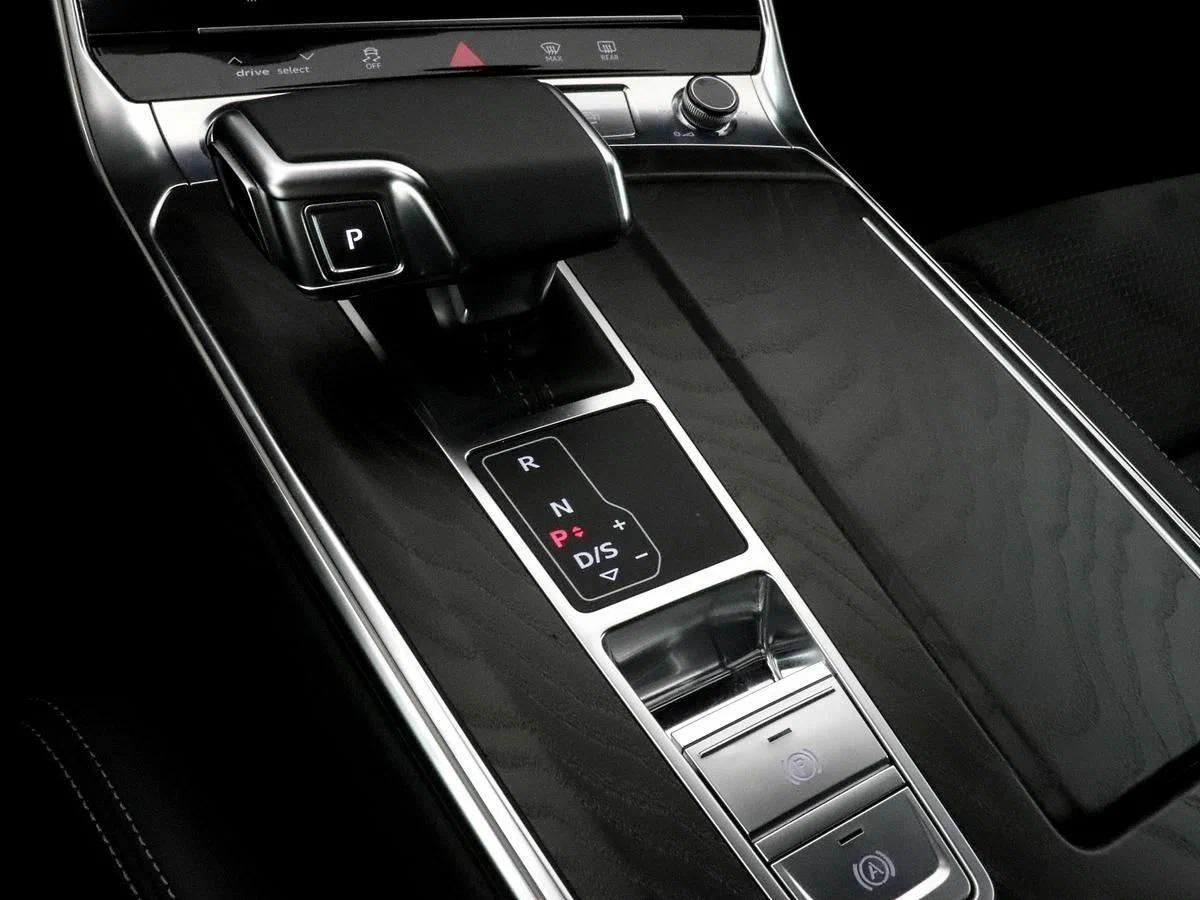 Audi A7 2021, серебряный