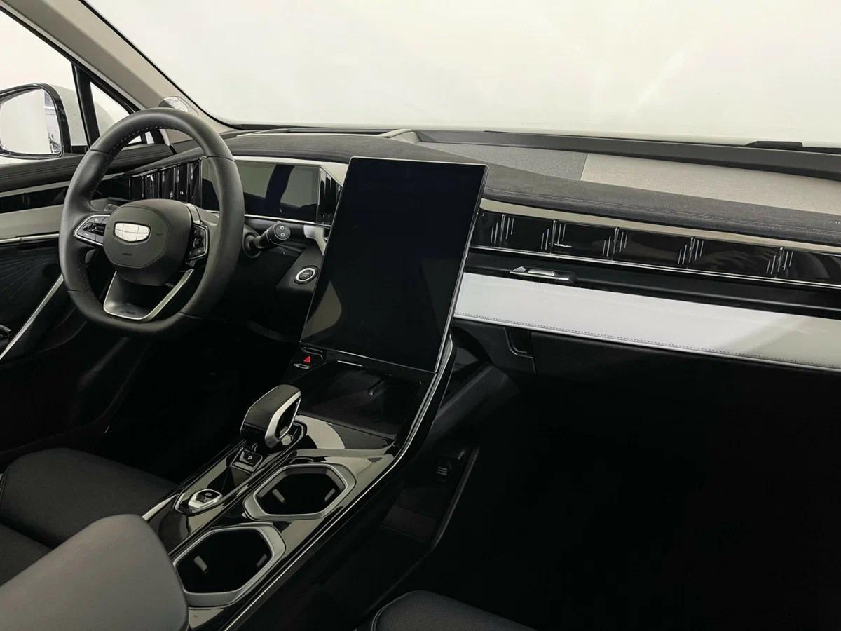 Geely Atlas 2024, белый