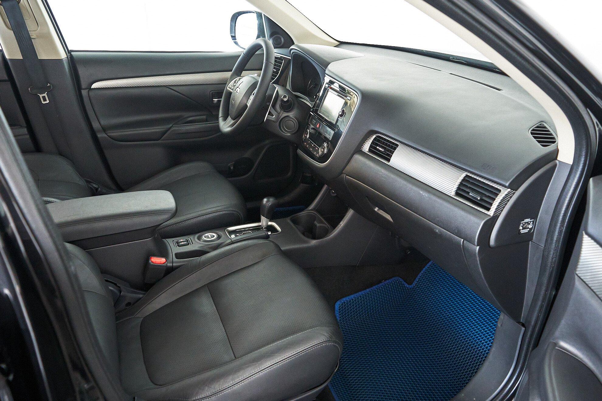 Mitsubishi Outlander 2012, черный