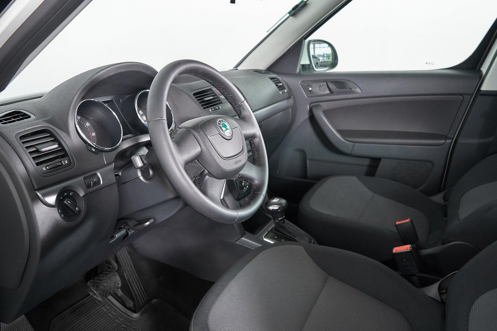 Skoda Yeti 2012, белый