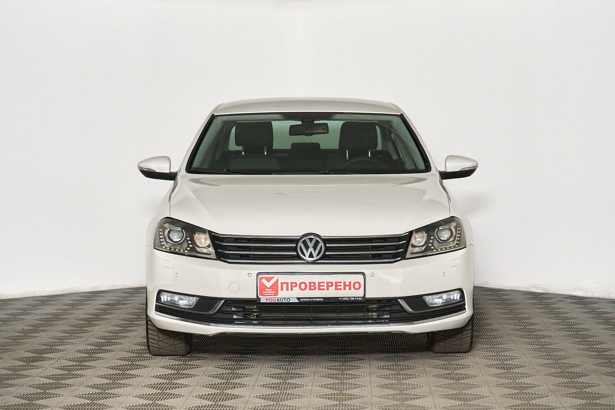 Volkswagen Passat 2011, белый