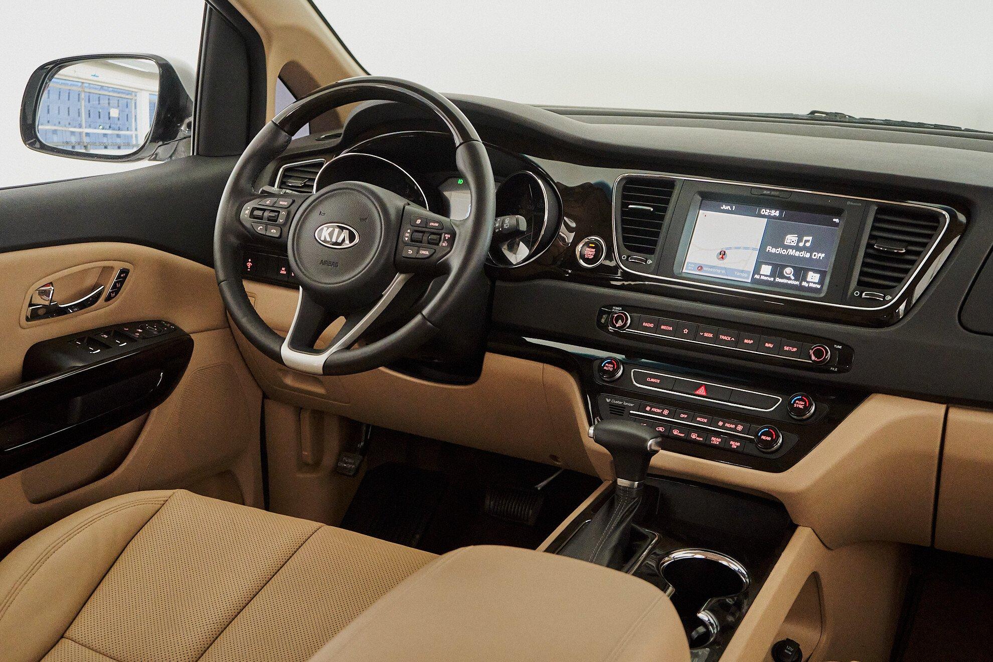 Kia Carnival 2020, белый