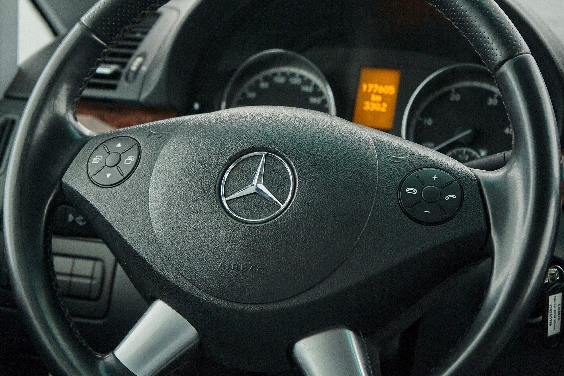 Mercedes-Benz Viano 2012, серый