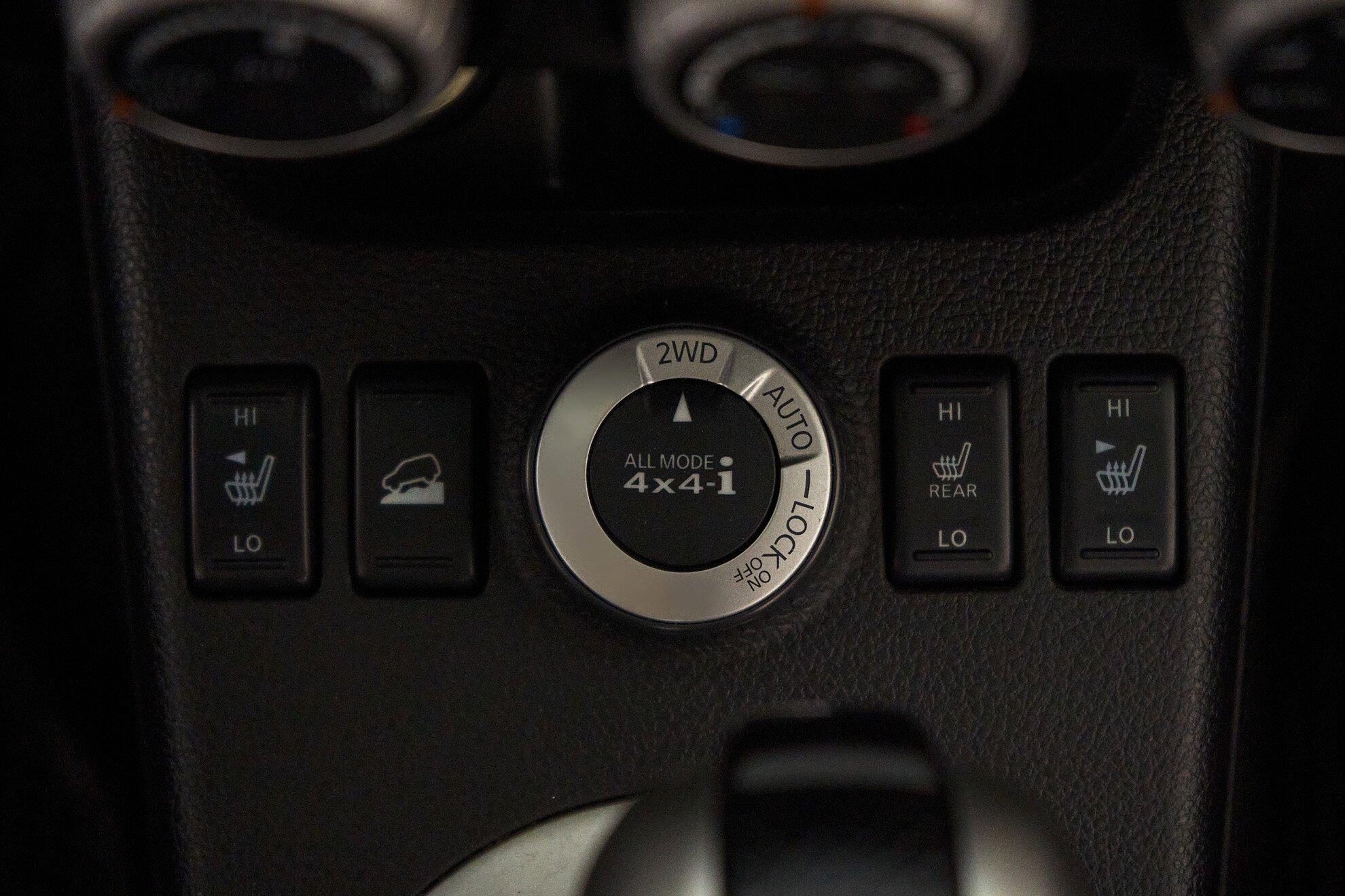 Nissan X-Trail 2011, черный
