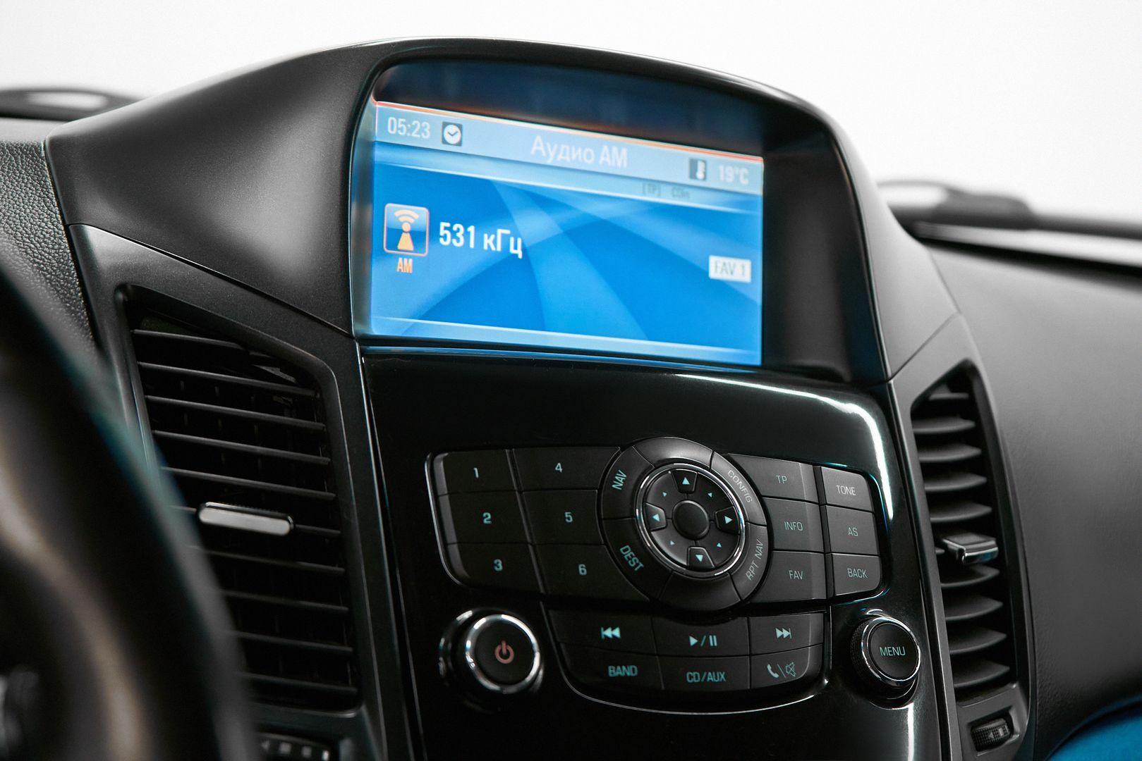 Chevrolet Orlando 2012, белый