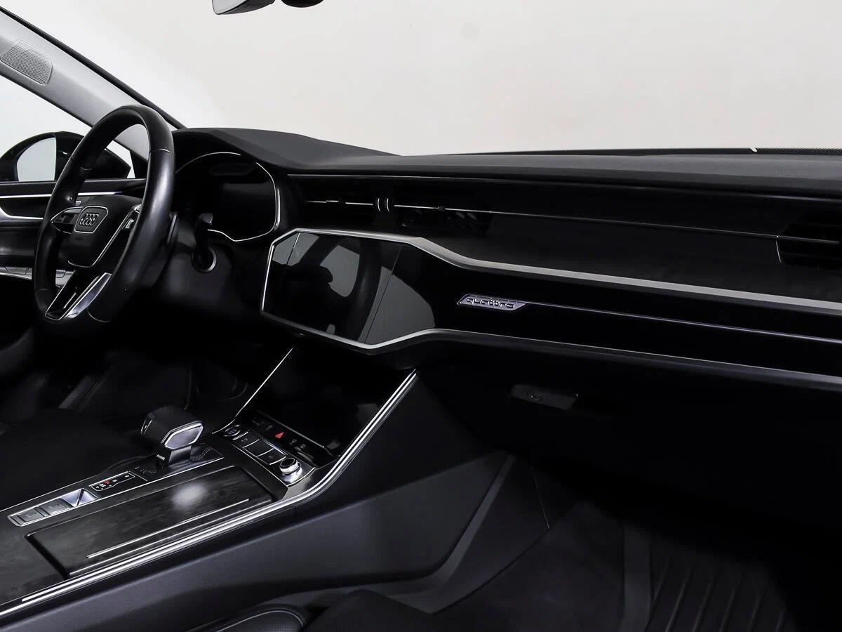 Audi A7 2020, черный