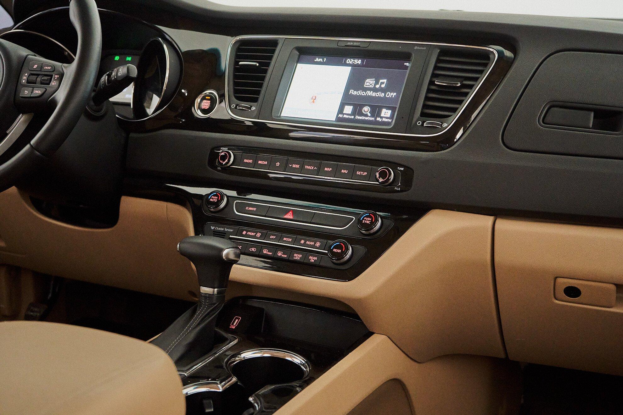 Kia Carnival 2020, белый